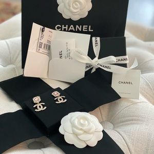 💯 Authentic Chanel Earrings Gold, Pink and Crystals 21K Collection